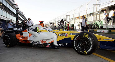 Fernando Alonso acaba sexto en los primeros entrenamientos libres