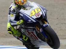 Rossi comienza mandando en Japón seguido muy de cerca por Stoner