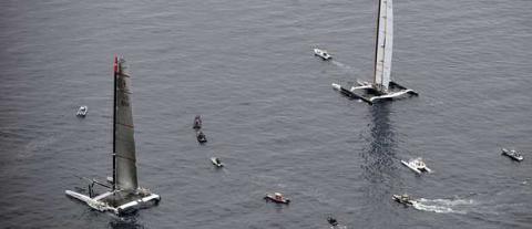 La primera regata de la Copa América se suspende por problemas con el viento