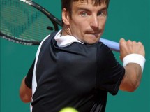 Eastbourne: Almagro se retira, ganan Simon y Benneteau; Hertogenbosch: Pierde Robredo, avanzan a cuartos Becker y Giraldo