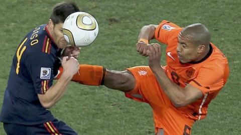 10945La FIFA sanciona a España y Holanda por su ‘mala conducta’ en la final del Mundial de Sudáfrica