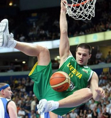 NBA: Linas Kleiza se perderá lo que resta de temporada