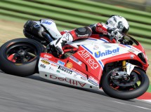 Superbikes: Checa está a sólo 4 puntos de ganar el Mundial