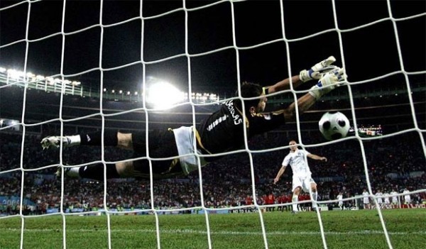 Casillas-Penalti-Italia
