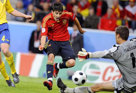 David Villa dio a España el pase a cuartos con su gol ante Suecia