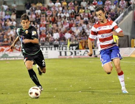 Granada-ELche Dani Benitez intenta marcharse de Carpio en el Granada-Elche