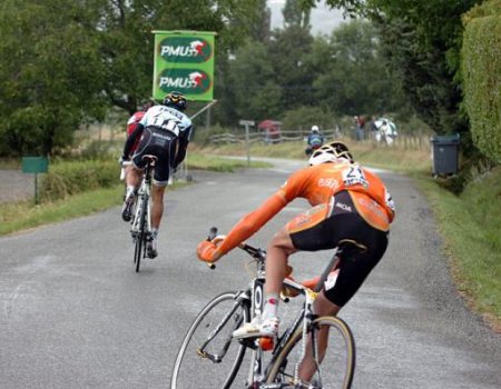 Evans-Contador-Sanchez Samuel Sanchez persigue a Cadel Evans y a Alberto Contador