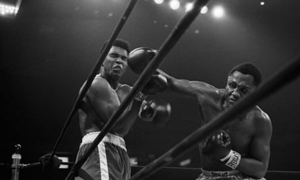 Frazier - Ali Joe Frazier deja KO a Muhammad Ali