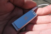 shuffle-3g-hands-silver-back