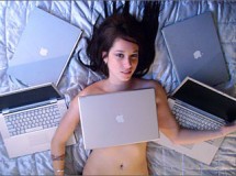 Chica MacBook