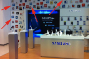 22008Samsung utiliza iconos de Apple para decorar una de sus tiendas