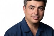 Tim Cook pone al frente de los Servicios de Internet de Apple a Eddy Cue