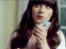 Zooey Deschanel y Siri en el nuevo anuncio del iPhone 4S