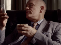 John Malkovich filosofando y bromeando con Siri