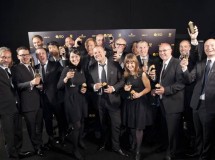Todo el equipo de diseño de Apple, con Sir Jonathan Ive a la cabeza, recogen el prestigioso premio D&AD
