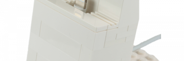 Fabrícate tu propio Dock para el iPhone 5 con piezas de Lego