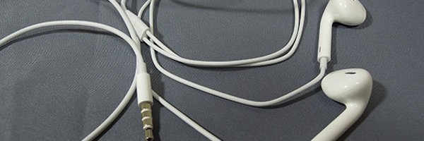 Los EarPods incluídos con los nuevos iPod carecen de micrófono y de mando a distancia