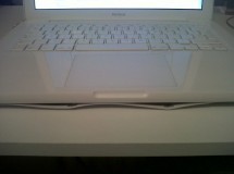 Apple amplia el programa de sustitución de la carcasa inferior del Macbook