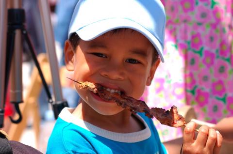 niño comiendo