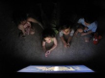 Cenar en familia, poca televisión y mucho descanso contra la obesidad