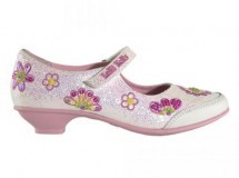 Sus primeros zapatitos de tacón