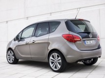 El Opel Meriva incluye un libro de instrucciones para viajar con niños