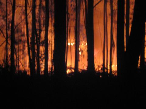1340Un incendio obliga a evacuar a 70 niños de colonias