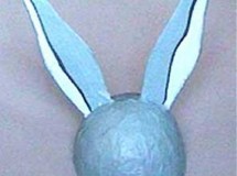 Manualidades con niños: Sombrero de conejo con papel maché
