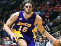Los niños de Fuenlabrada escriben cartas por la paz a Pau Gasol