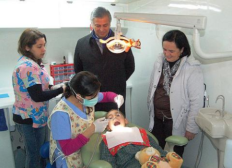 2876El dentista es gratis para los peques canarios