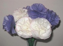 Manualidades con niños: Ramo de flores con pañuelos de papel