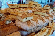 4782Elegir el pan para la merienda