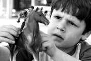 El diecisiete por ciento de los niños tiene tics