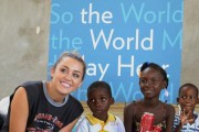 5917Miley Cyrus visita Haití