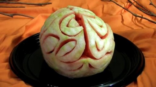 Receta para Halloween: un cerebro de sandía Terrorífica sandía para el postre de Halloween