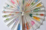 8975Manualidades para niños: Abanicos de papel