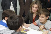 La Princesa Letizia visita el Salón del Libro Infantil en Madrid