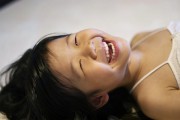 9378La risa es importante para la salud emocional de los niños