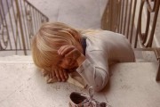 10585Las escaleras son un peligro para los preescolares