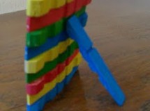 Manualidades infantiles: Portaretratros con pinzas de la ropa