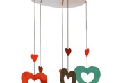11863Ideas para el Día de la Madre: Móvil de corazones