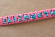 11817Ideas para el Día de la Madre: Una pulsera con su nombre hecha por los peques