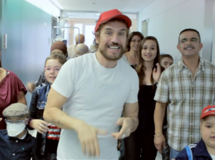 El videoclip de Macaco que ayuda a los niños con cáncer