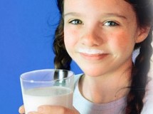 Con dos vasos de leche de vaca al día son suficientes