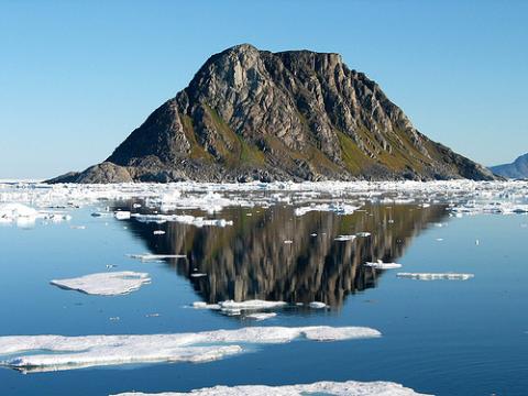 Se derrite el hielo y sube la temperatura en el Ártico