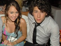 Miley Cyrus quiere romper con Justin Gaston para volver con Nick Jonas
