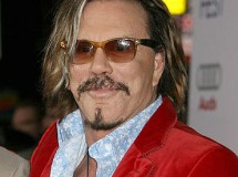 Mickey Rourke agradece a Dios su regreso a la vida