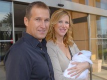 Alejandra Prat y Juan Manuel Alcaraz presentan a su segundo hijo, Alejandro