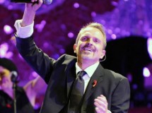 Miguel Bosé arrasó en un concierto en la lucha contra el SIDA