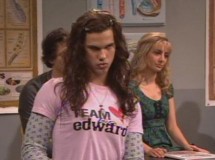 Taylor Lautner, simpática y fantástica fan de Robert Pattinson en SNL